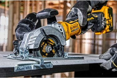 Акумуляторна дискова пила Dewalt 18 вольт (38 мм) DCS571N (для швидкого і точного різання, надзвичайно компактна, можна працювати