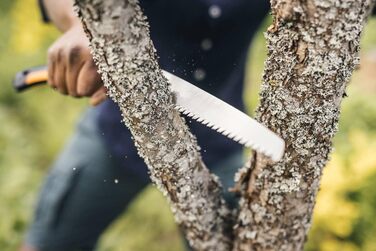 Складна пила Fiskars Plus, для товстих колод і гілок, 3 положення різання, гостре лезо з електроприводом, груба зубчастість, довжина леза 21 см, чорний/помаранчевий, пила SW69, 1067553 (полотно 20 см)