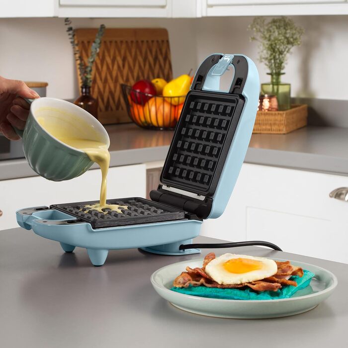 Компактний багатофункціональний пристрій Petra PT4943BLNVDEEU7 Міні-машина для приготування ласощів 3 в 1, пончики, кейк-попси та вафлі, кондитерська машина для вечірок, знімні пластини з антипригарним покриттям, що легко чиститься, 650 Вт, пастельно-сині