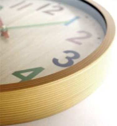 Настінний годинник Coslife 12-дюймовий безшумний барвистий настінний годинник Великий декоративний настінний годинник, що не цокає