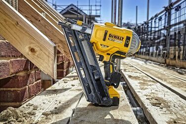 Акумуляторний цвяходер DEWALT 18 В/5 Ач, DCN692P2-QW