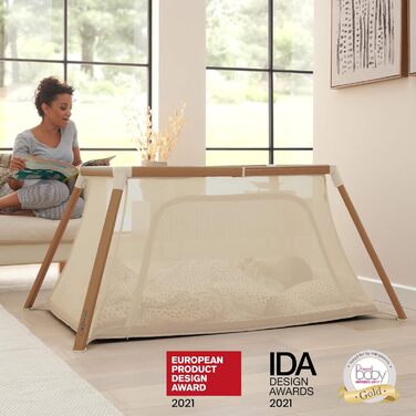 Дитяче ліжечко-манеж Tutti Bambini CoZee Go 3-в-1 з матрацом - легкий та дихаючий складний дитячий манеж, від 0 до 3 років (горіховий та екрю) CoZee GO Горіховий та натуральний білий