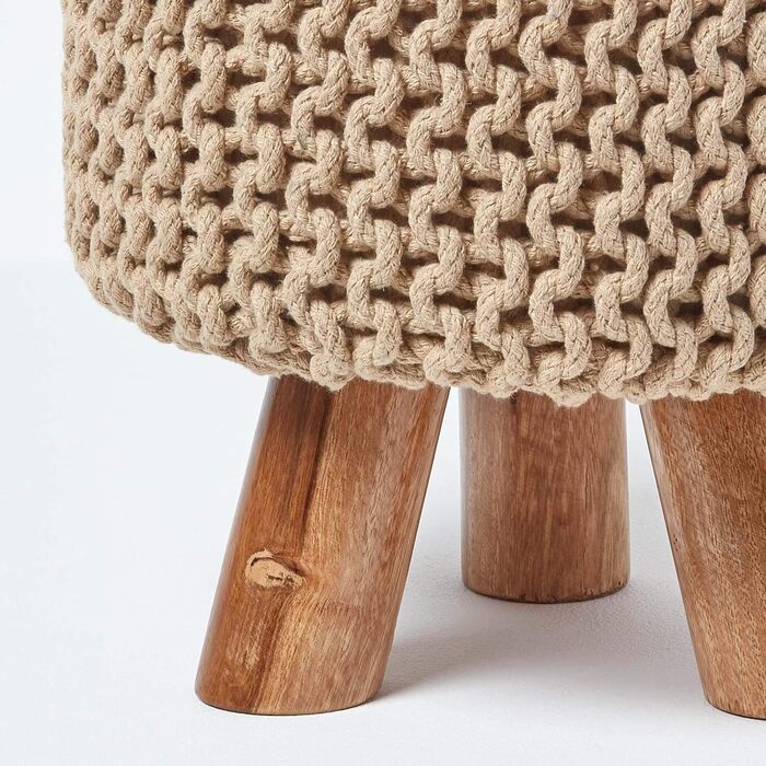Маленький круглий в&39язаний пуф Homescapes з дерев&39яними ніжками, бежевий, 32 x 32 x 42 см, в&39язаний пуф з товстим в&39язаним чохлом, виготовлений зі 100 бавовни, кремово-білий
