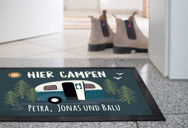 Персоналізований килимок для кемпінгу з іменем родини, ідеально підходить як подарунок для кемперів та караванів. Нековзний та миється, чорний, 60x40 см. (Кемпінг тут, чорний)