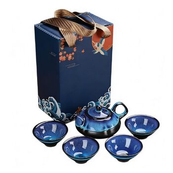 Набір керамічного чайника та чашок у класичному стилі