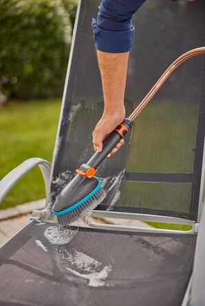 Щітка для чищення зі з'єднанням для шланга, для невеликих і чутливих поверхонь, практична робота однією рукою, з регулюванням пото