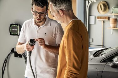 Зарядний пристрій Wallbox Pulsar Plus для електромобілів. З регульованою потужністю до 22 кВт. Зарядний кабель типу 2, підключення