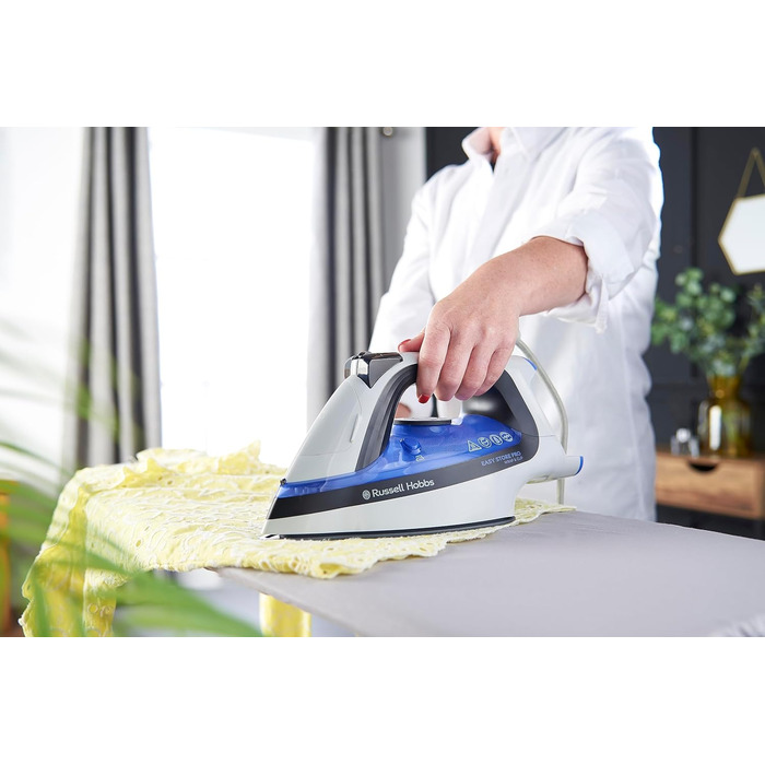 Парова праска Russell Hobbs компактна для зберігання кабелю Wrap & Clip (2400 Вт, 180 г додаткової пари, резервуар для води 320 мл