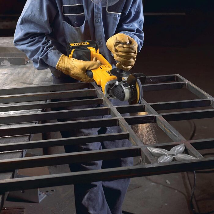 Акумуляторна кутова шліфувальна машина Dewalt 18 В DCG412N (діаметр диска 125 мм, плоский корпус редуктора для використання в обме