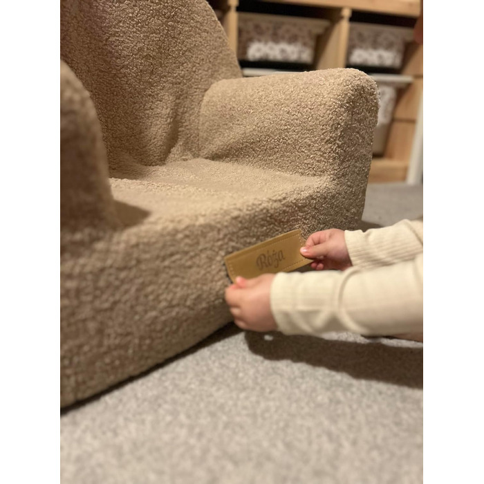 Дитяче персоналізоване крісло Flumi з пінопласту Дитяче сидіння для дитячої кімнати, ігрової кімнати Крісло з гравірованим іменем дитини, колір овчина темно-бежевий