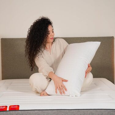 Ергономічна в&39язкопружна подушка з подвійним регульованим чохлом та серцевиною з піни з ефектом пам&39яті для сну на боці або спині.