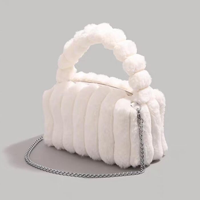 Біла пухнаста вечірня сумочка-клатч зі штучного хутра на ланцюжку для весілля, випускного або вечірки