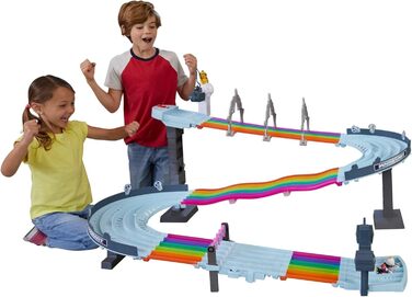 Гоночний трек Hot Wheels Mario Kart у веселкових кольорах, вкл. 2 іграшкові машинки (Маріо та Король Бу), зі світлом та звуками, 2