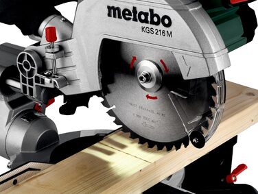 Торцювальна пила Metabo KGS 216 M - 613216000 - з лінією Precision Cut Line, пиляльним диском 216 мм і функцією протягування - довжина кабелю 2 м