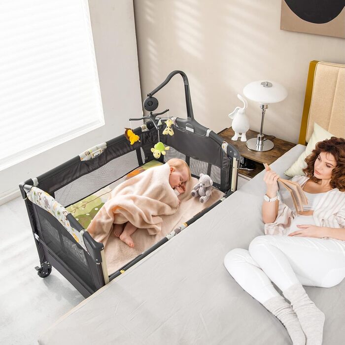 В 1 Складане дорожнє ліжечко, приліжкова колиска, пеленальний столик та манеж, 2-рівневе дитяче ліжечко з регульованою висотою, сумкою для перенесення, матрацом та музичним мобілем, вантажопідйомність 15 кг (темно-сірий), 4