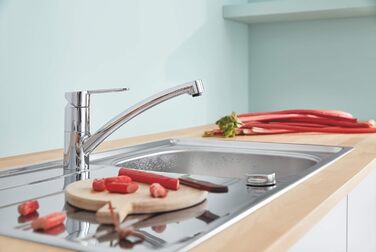 Кухонний змішувач GROHE BauGo з плоским виливом (практичний поворот на 140, гігієнічні ізольовані водні шляхи, простий монтаж), хром, 31680000