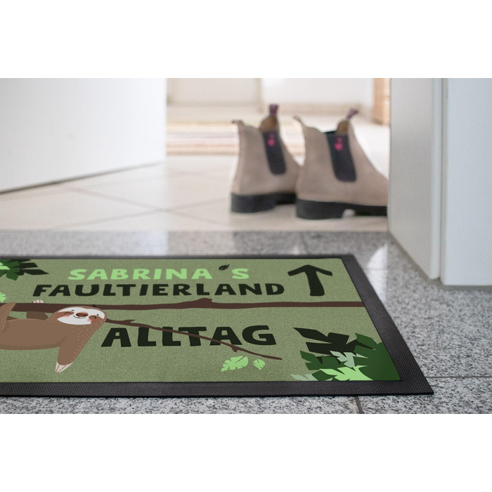 Килимок для дверей з іменним принтом, Slothland Versus Everyday Sloth, що налаштовується, нековзний та миється, білий, 60x40 см, Slothland White