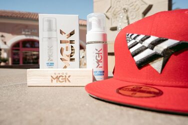 Очищувач для взуття MGK Hat Cleaner збільшить чистоту капелюха за допомогою легкого чищення капелюхів видаляє бруд, піт і бруд, щоб ваші головні убори виглядали як нові.