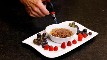 Пальник ROTHENBERGER Industrial - Crme Brle Gourmet, включаючи 2 запасні газові насадки Пальник Бунзена Кухонний пальник Паяльний пальник Робоча температура 450 Великий газовий балон з 2 газовими насадками