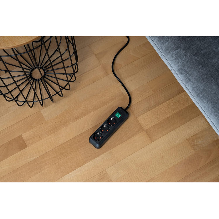 Розетковий подовжувач (багаторозеткова розетка з посиленим захистом від дотиків, вимикач і кабель 1,5 м) чорний, 3-