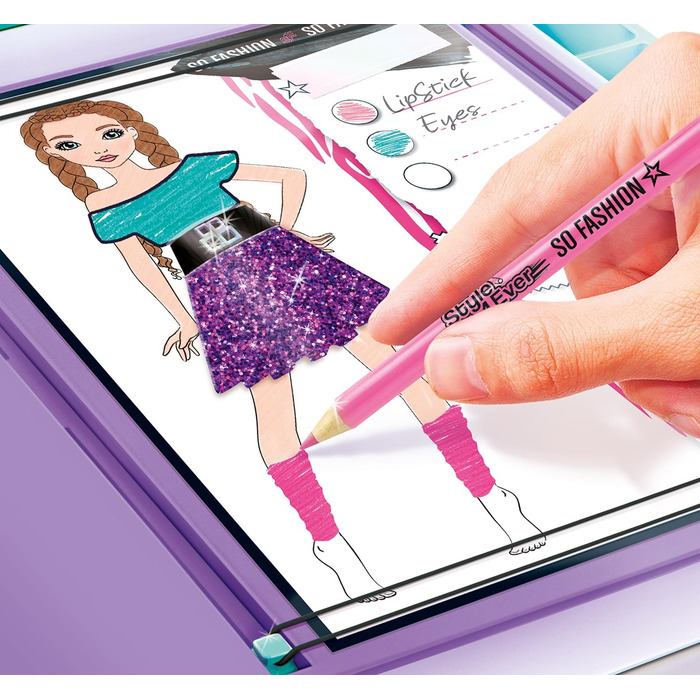 Стиль для всіх - Планшет для дизайнера одягу - Набір для творчого малювання та рукоділля для дітей віком від 6 років - Повний кейс для студії дизайну одягу з тканинами, трафаретами та наклейками - Студія дизайнера одягу OFG 276