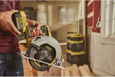 Акумуляторна портативна дискова пила Stanley FatMax V20 SFMCS550M2K (18 В, 4,0 Ач, безщіткова, безінструментальне регулювання глиб