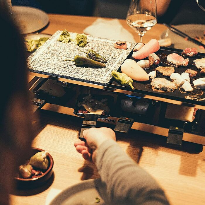 Раклетний гриль SEVERIN з натуральним каменем для гриля та пластиною для гриля, раклет з антипригарною пластиною для гриля, настільний гриль на 8 осіб, макс. 1 700 Вт, нержавіюча сталь / чорний, RG 2373 Високоякісний дизайн з нержавіючої сталі