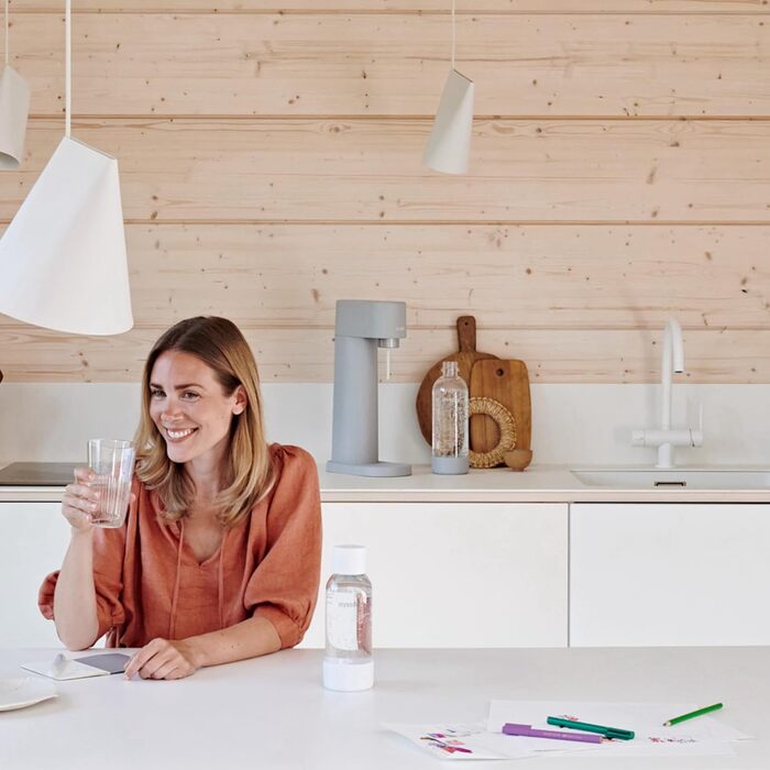 Багаторазова пластикова пляшка для води (без BPA) Виробник газованої води з Quick-Lock, кришкою та основою з деревного композиту, 2 x 1 л - світло-зелений (голубиний) голуб 1 літр