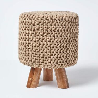 Маленький круглий в&39язаний пуф Homescapes з дерев&39яними ніжками, бежевий, 32 x 32 x 42 см, в&39язаний пуф з товстим в&39язаним чохлом, виготовлений зі 100 бавовни, кремово-білий
