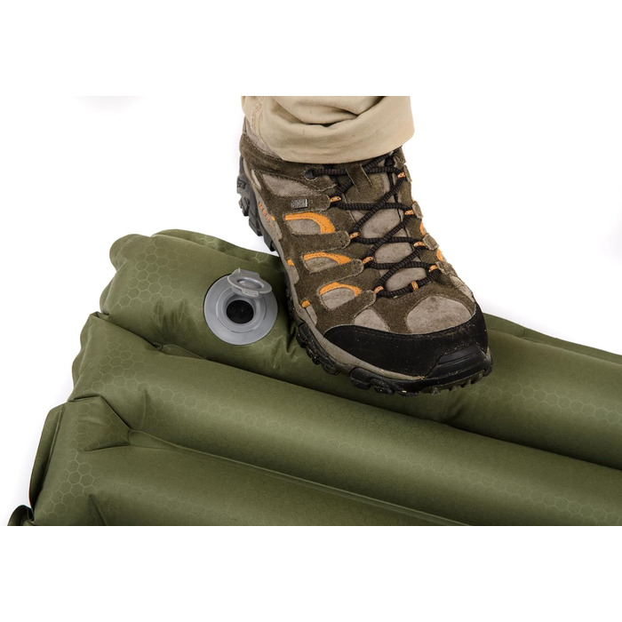 Надувний матрац Snugpak з ножним насосом, оливково-зелений.