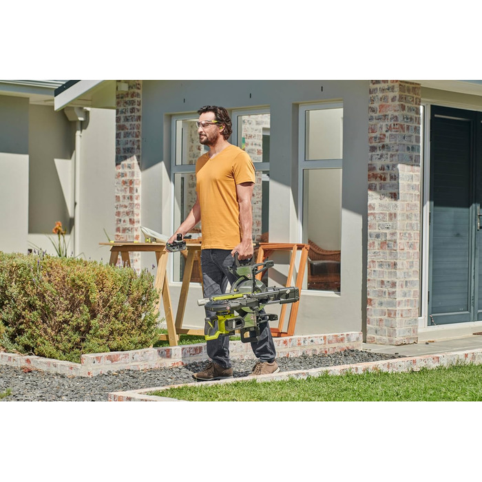 Торцювальна пила 190 мм 18 В - Прохідність 50 х 250 мм при 90 - 1 літієва батарея 4,0 Ач - Зарядний пристрій 2,0 А - Поставляється