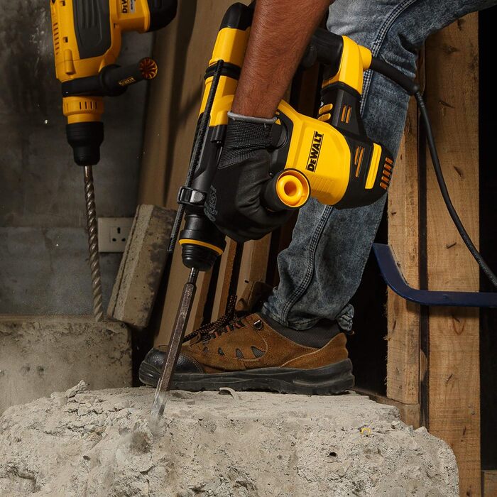 Комбінований перфоратор DEWALT SDS-plus 30 мм 950 Вт