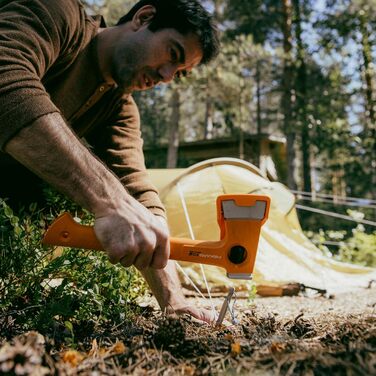 Сокира кемпінгова Fiskars X-Series X13, надлегка (480 г), вага голівки 325 г, довжина 33,2 см. Ідеально підходить для розколювання дров у походах та на кемпінгу. Подвійно загартована сталь/FiberComp, помаранчевий колір, 1069101 X13 (довжина 33,2 см)