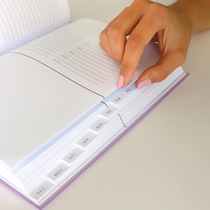 Щоденний календар Одерніхтодердоха Формат A5 З річним оглядом, розкладом на кожен день тижня - Тверда обкладинка - 328 сторінок - один день на сторінці - з покажчиком та закладкою (Версія 2026 / фіолетовий)