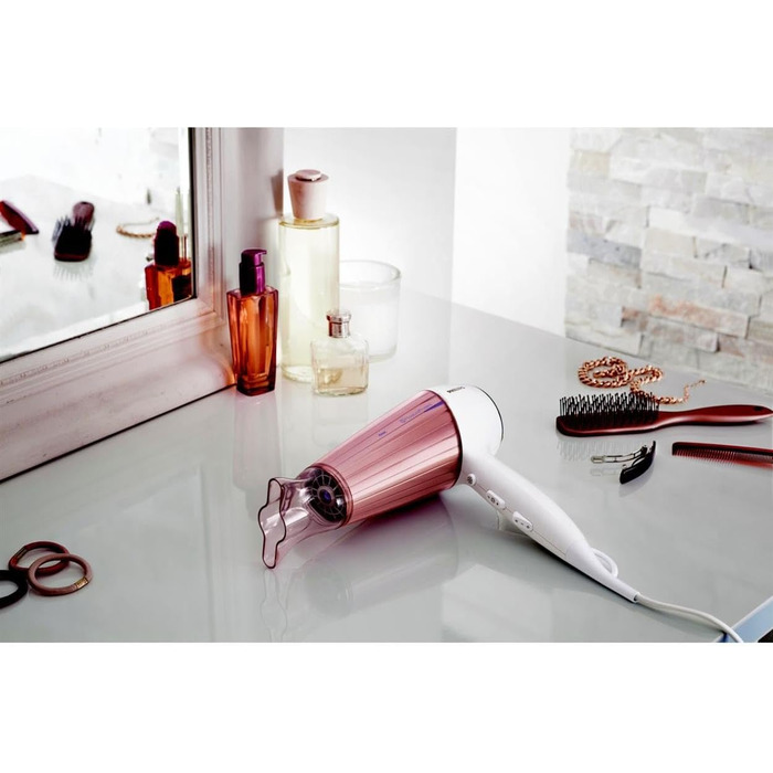 Фен для волосся Philips MoistureProtect 2300 Вт, функція іонізації, 6 рівнів температури та швидкості, з дифузором та насадкою для стайлінгу (модель HP8280/00)