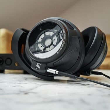 Аудіофільські референсні навушники Sennheiser HD 820 - кільцевий випромінювач зі скляним відбивачем, звукоізолюючі закриті амбушур