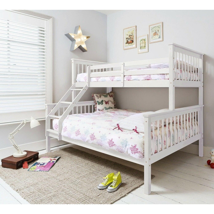 Спальня з двоярусним ліжком, тримісна кімната, двоярусне ліжко, двоспальне ліжко в білому кольорі для дітей