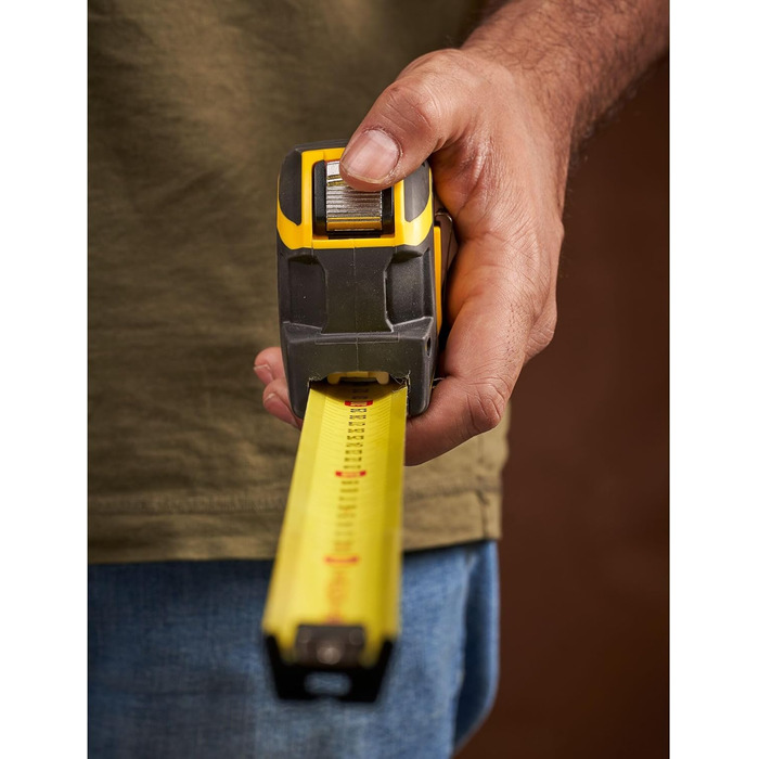 Рулетка Stanley FatMax PRO Autolock XTHT0-33501 (довжина 8 м, ширина полотна 32 мм, змінні гачки, броньоване лезо та захисне покриття з майлару, з фіксатором та поверненням, вкл. ремінну кліпсу) 8 м