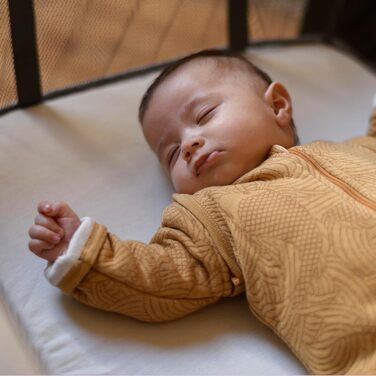 Дорожнє ліжечко Maxi-Cosi Swift 3-в-1 для немовлят, 0-3,5 років, до 15 кг, регульоване по висоті дорожнє ліжечко, матрац 2-в-1, надлегке, складається за 1 секунду, дорожня сумка, екологічний догляд, Beyond Graphite Swift Beyond Graphite Eco Care