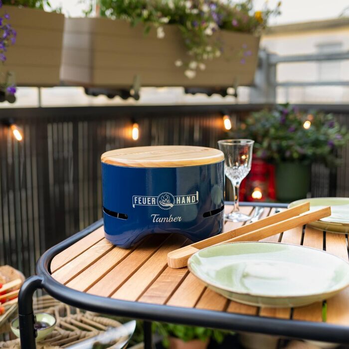 Настільний гриль Feuerhand Tamber синього кольору Емальована решітка для гриля З антипригарним покриттям Горіння з низьким рівнем диму Зливні канавки для мастила та рідин, що подаються зі столом гриль на вугіллі
