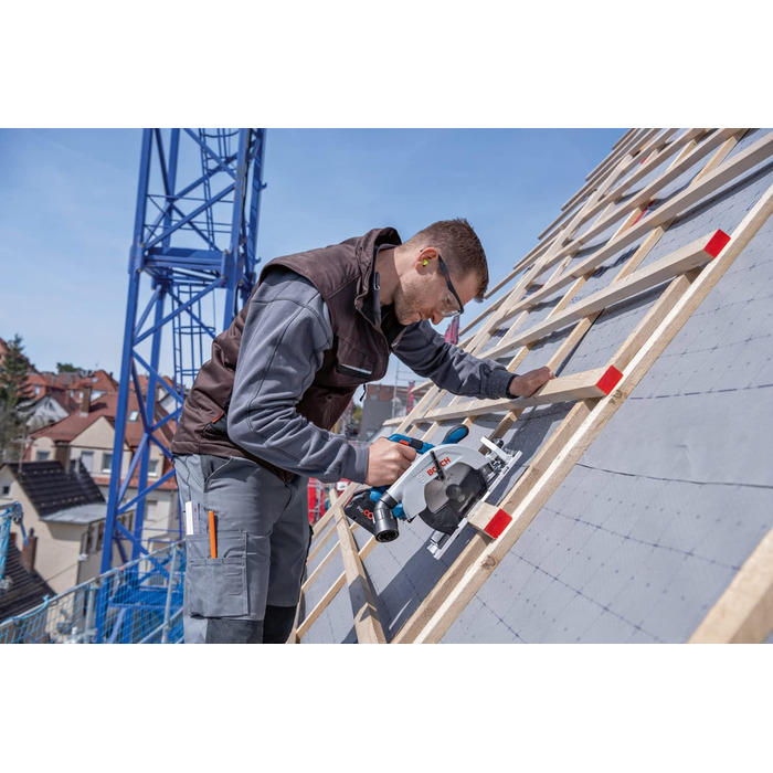 Акумуляторна дискова пила Bosch Professional 18V System GKS 18V 57-2 (пиляльний диск 165 мм, глибина різання 57 мм, без акумулятор