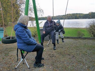 Табурет Walkstool - Базова модель - Складаний стілець на 3 ніжках з алюмінію - Складаний - 2 моделі на вибір з фіксованою висотою сидіння 50 та 60 см - Вантажопідйомність від 150 до 175 кг - Виготовлено у Швеції, Чорний, 60 см, Walkstool Basic