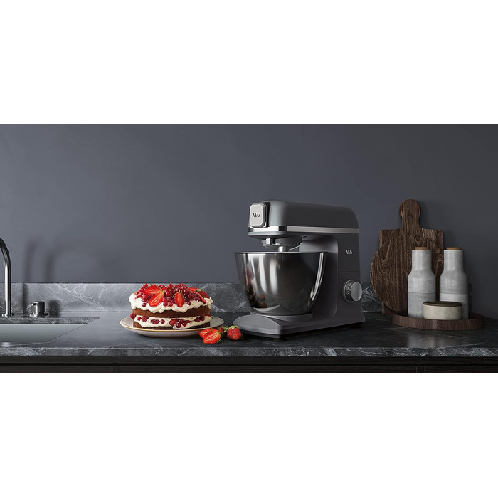 Кухонний комбайн AEG KM5-1-4BPT / Аксесуари / 1200 Вт / 6 рівнів швидкості / Імпульсна функція / Планетарна мішалка / 6,1 кг / Повністю металевий корпус / Чаша для змішування з нержавіючої сталі 5 л / Чорний матовий