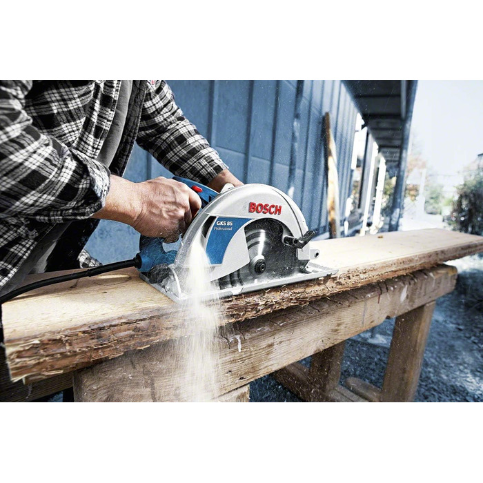 Циркулярна пила Bosch Professional GKS 85 (у комплекті з пиляльним диском для деревини , адаптером для видалення пилу, шестигранни