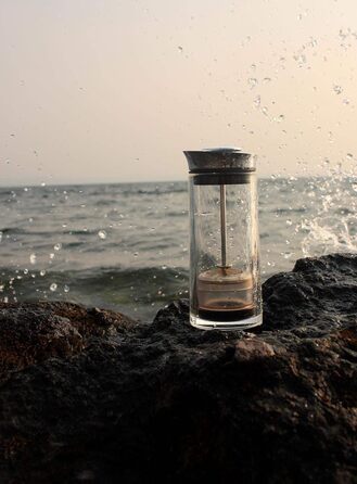 Це кавоварка та чайник American Press, 12 унцій.