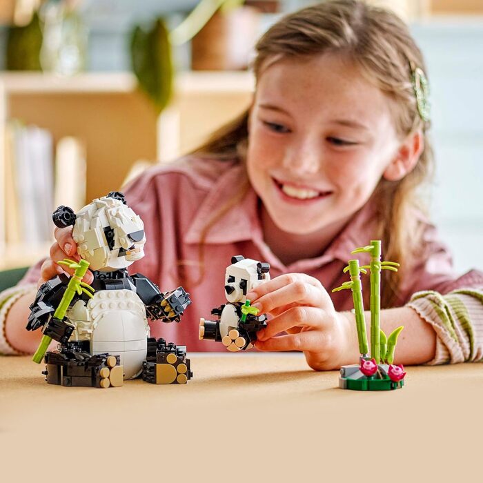 Конструктор LEGO Creator 3-in-1 Wild Animals: Panda Family 31165, 626 деталей, дикі тварини