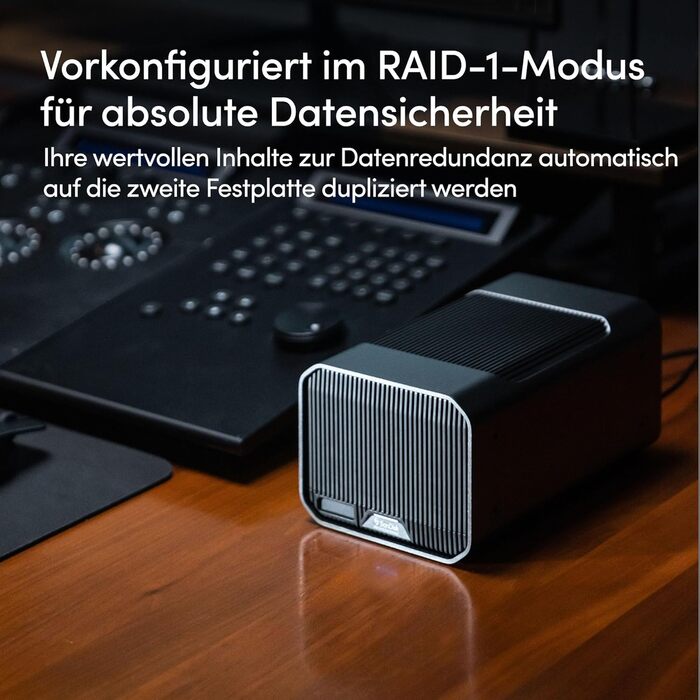 ТБ (RAID з резервуванням, настільний RAID-масив, 2 відсіки, корпоративний клас, 7 200 об/хв, 250 МБ/с читання, 250 МБ/с запис, 2 шт. Thunderbolt 3, гніздо для SSD) Чорний, 12