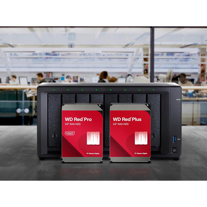 Внутрішній жорсткий диск WD Red Plus 4TB NAS, 3,5-дюймовий, 5400 об/хв, SATA 6 Гбіт/с, CMR, 256 МБ кешу, версія 2025, 4 ТБ