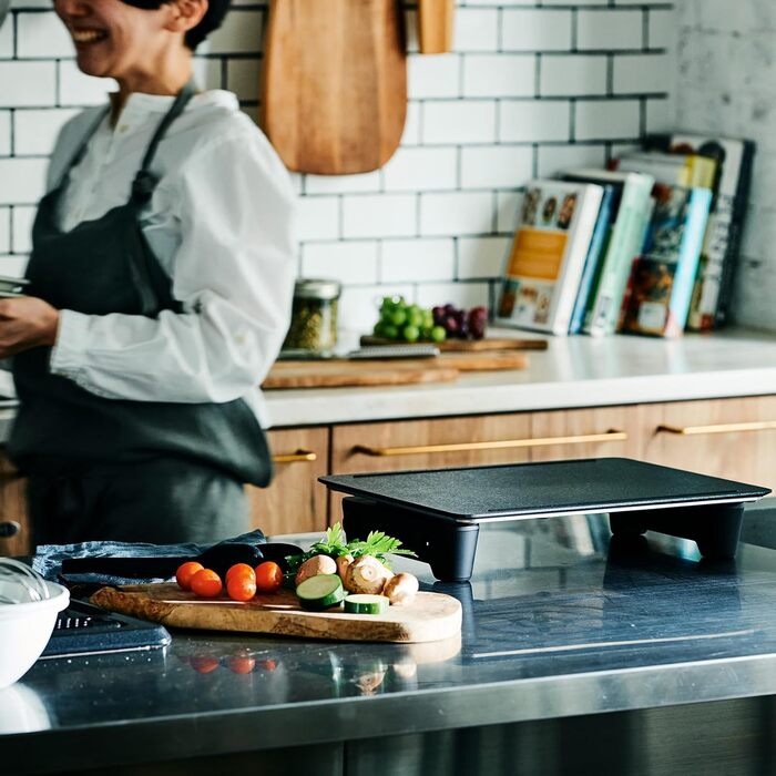 Японський електричний гриль теппаньякі - Енергозберігаючий з регулюванням температури до 250C - Ідеально підходить для здорового приготування їжі з низьким вмістом жиру - Легко чиститься та повністю без PFOA Чорний