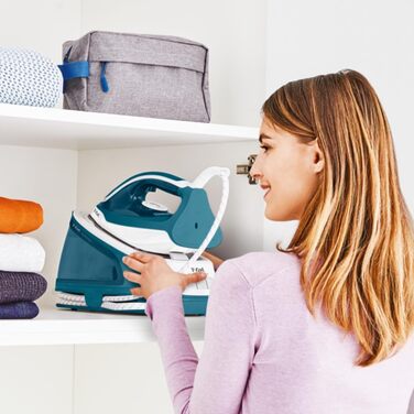 Парова прасувальна станція 5,2 бар Паровий удар 280 г / хв. Безперервна подача пари 120 г/хв. Технологія Calc Clear Підошва Xpress